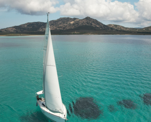 Asinara Sailing - Escursione in barca a vela con foto aerea nelle acque dell'Asinara